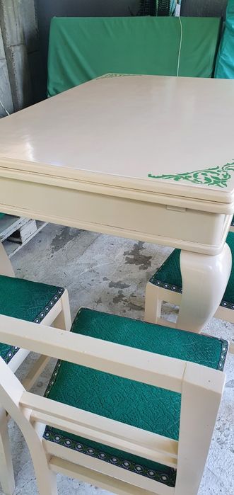 Masă din lemn extensibilă