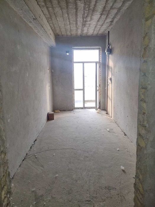 Urganch shahrida yangi  binoda joylashgan 2-xonali joy sotiladi.