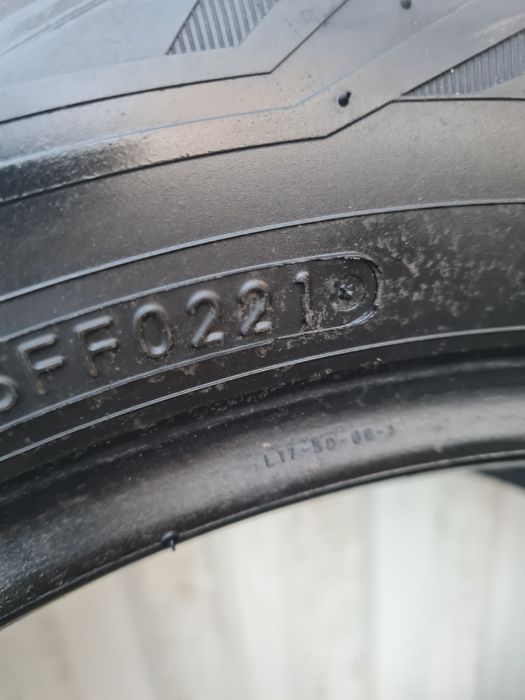 2  Anvelope de vara *215/60R17 C*TOYO*LICHIDARE STOC*50 Lei Buc*
