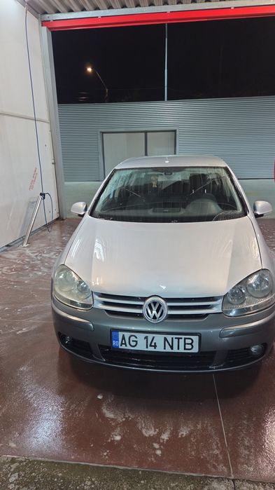 Se vinde golf 5  an 2005 motor BKD 2000 diesel masina rulează zilnic