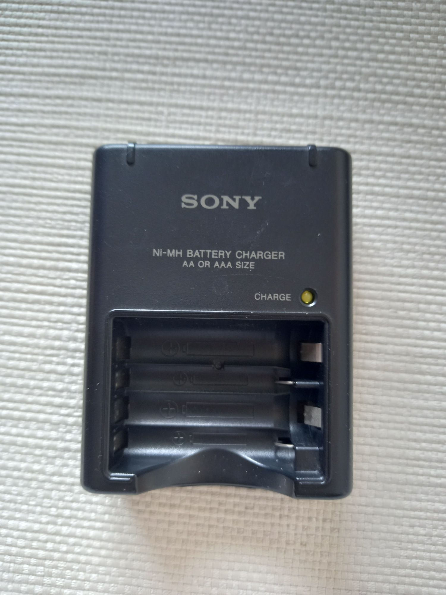 Încărcător baterii Sony Ni-Mh AA AAA batery charger