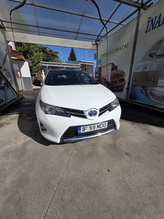 Firma licență arr inchiriez toyota  auris 2014 2017 hibrid  uber bolt