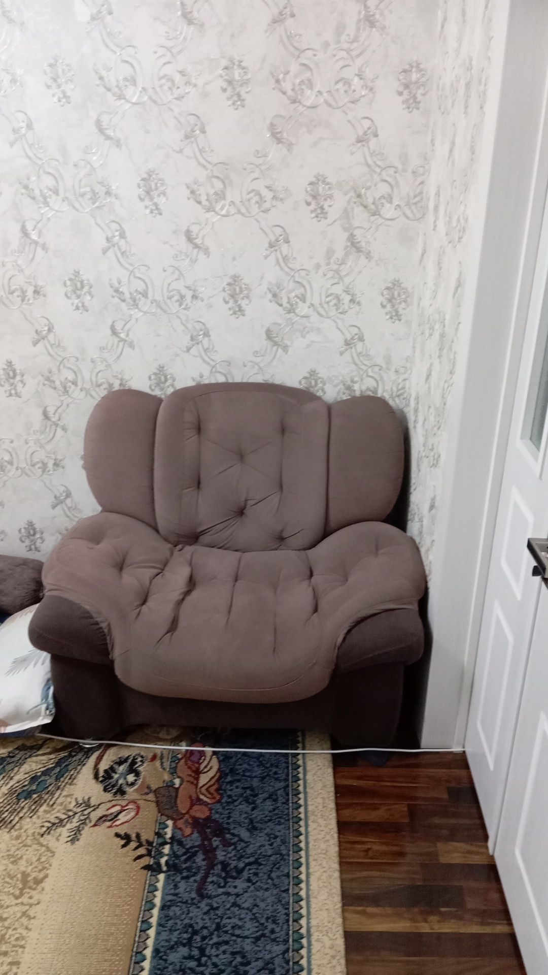Divan kreslo xasan xusan sotiladi
