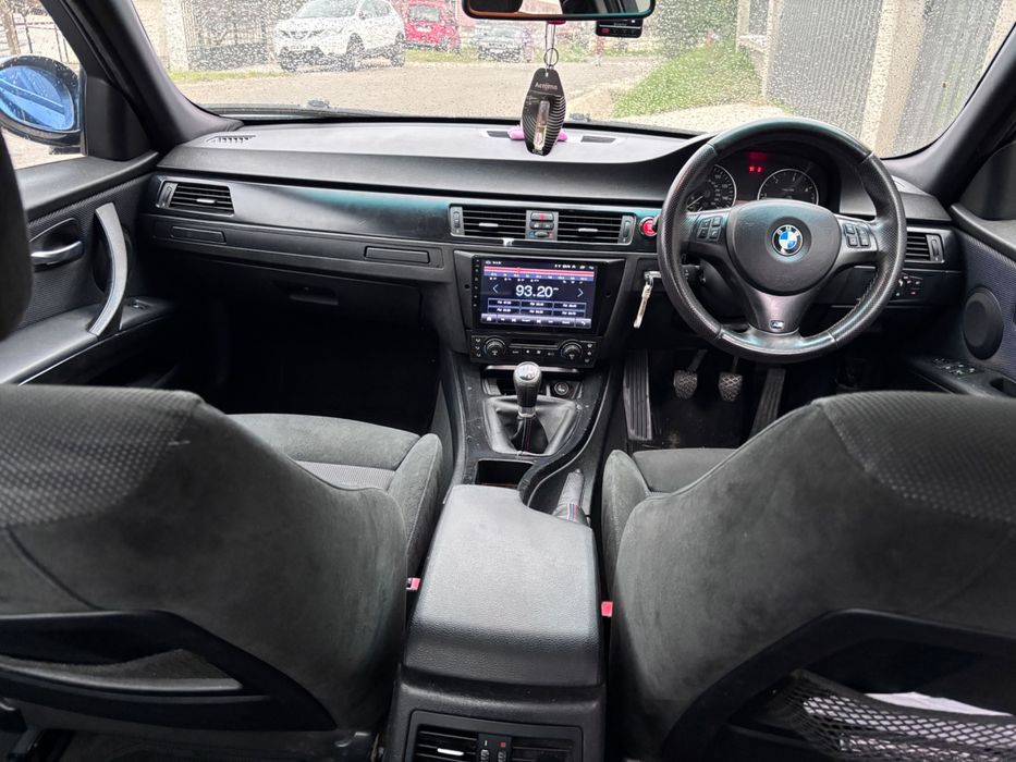 Dezmembrez BMW e90 318D volan pe dreapta