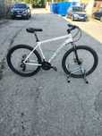 Bicicleta KS Cicling frane disc roti de 26. Cadru Aluminiu.