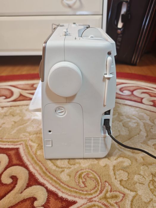 Masina de cusut Bernina