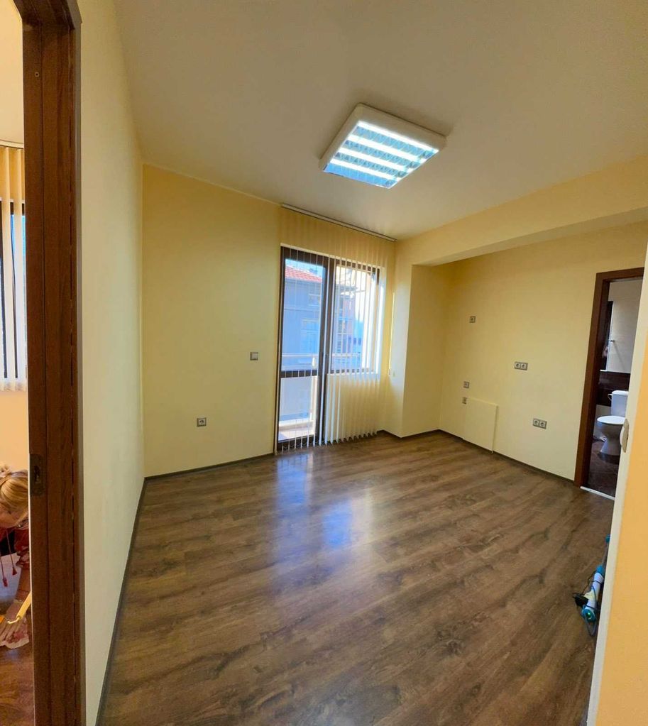 Дава се под наем Офис в Пловдив, Център - 60 кв.м за 380 € - Снимка #2
