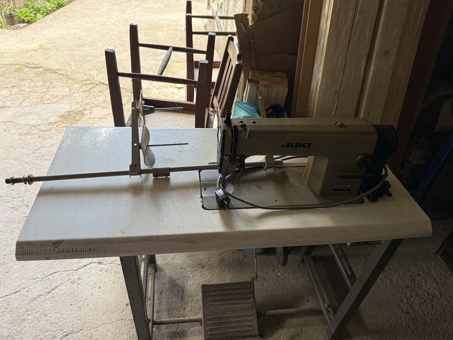 Професионална шевна машина