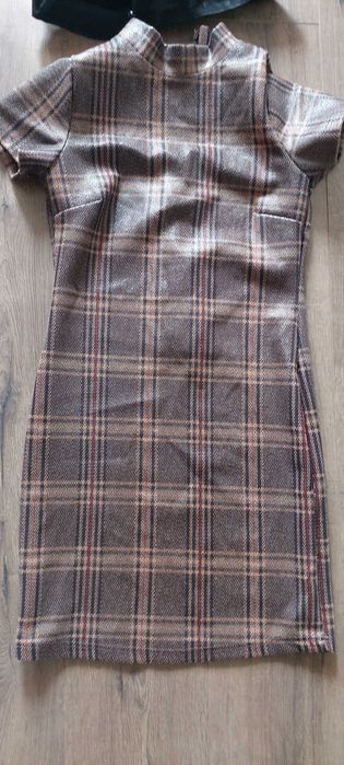 Продавам рокля S-M към нея подарявам и якенцето