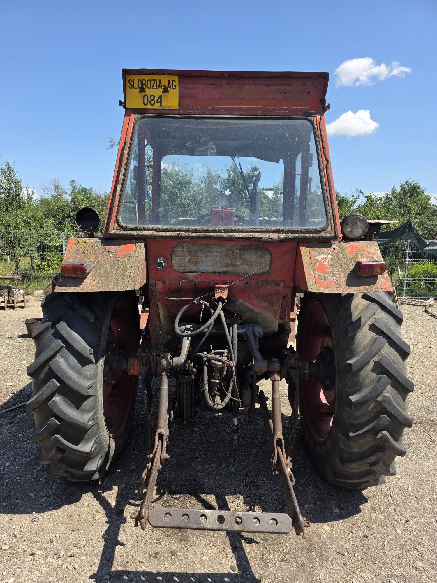 Vând tractor U650, plug disc și cultivator