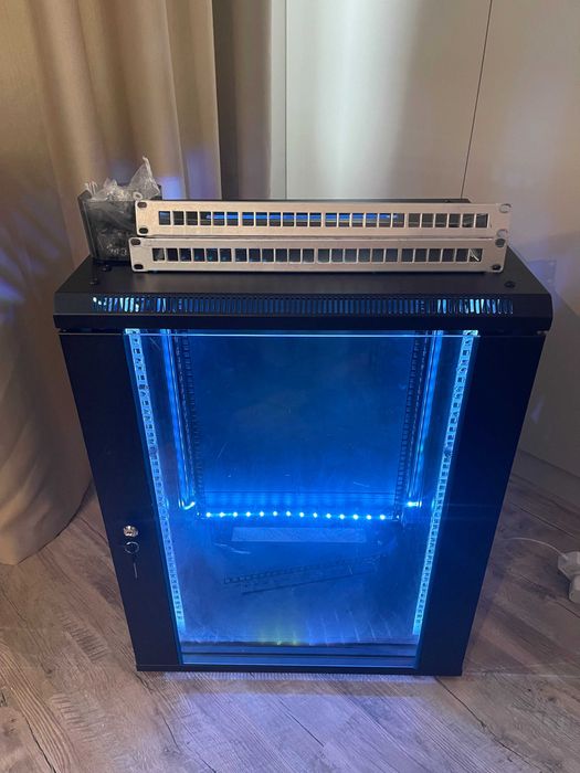 Server rack Fromm & Stark 19" 15U + 2 patch panels + lumina Govee