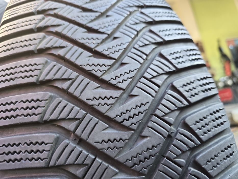 Anvelope iarna 225 65 17