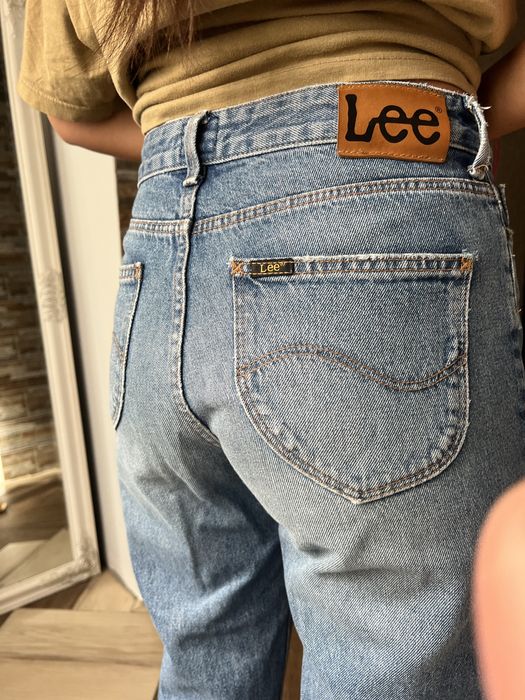 Дънки на марката Lee