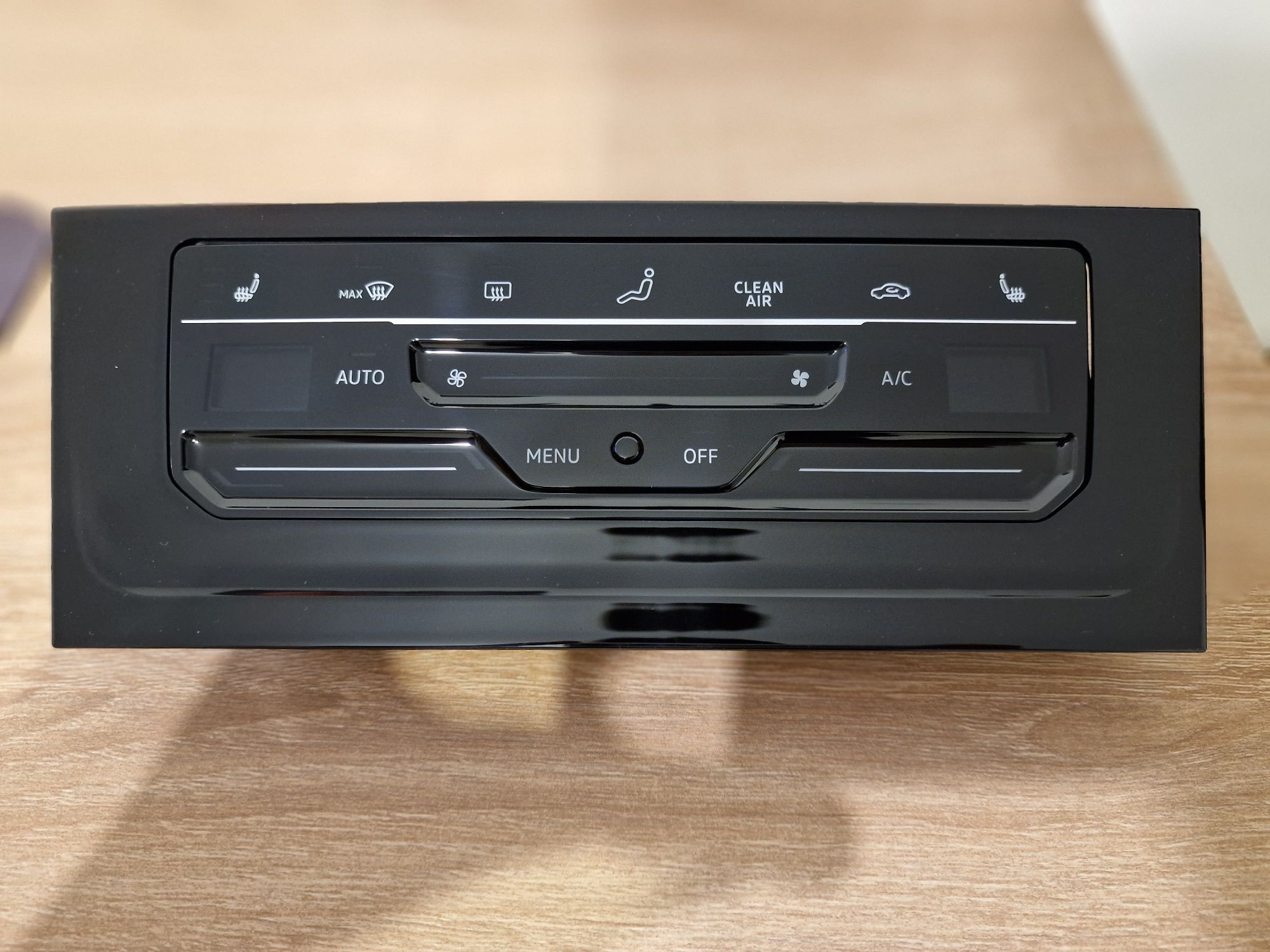 NOU ! Panou Climatronic FULL TOUCH LCD VW Golf 7 MK7.5 (an 2013 -2020)