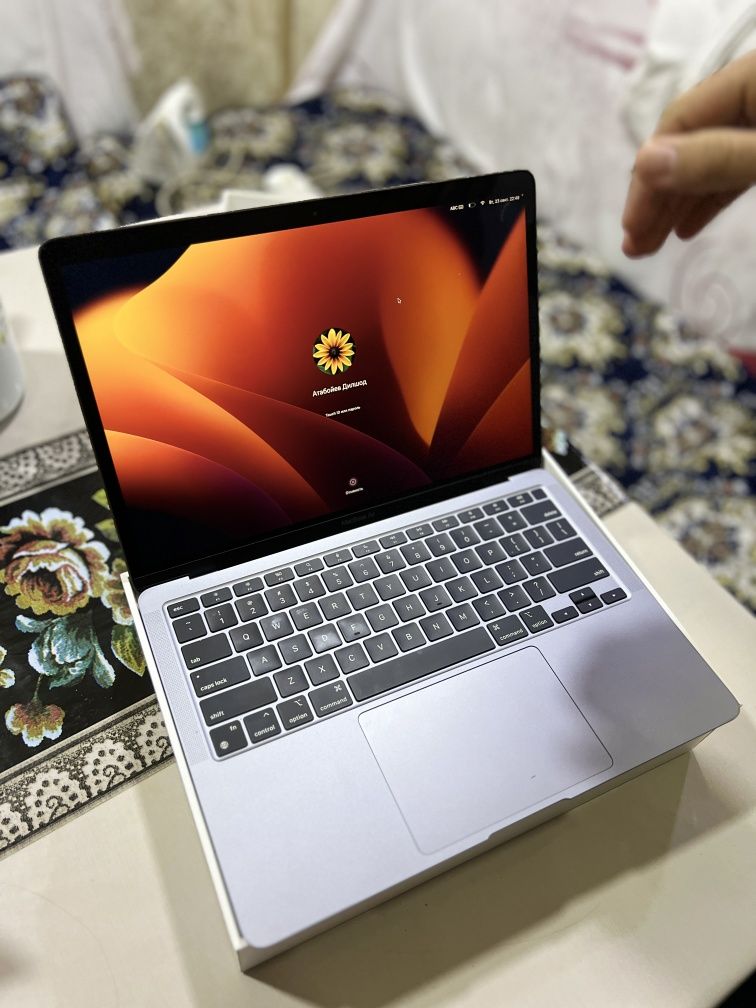 Macbook air M1 8/256 yangi 3ta sikil
