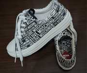 Sneakers Love Moschino