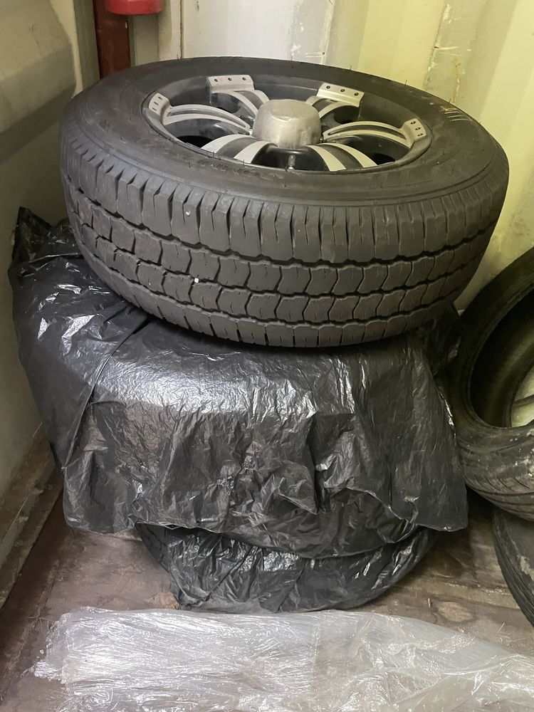 Продам шины с дисками R16