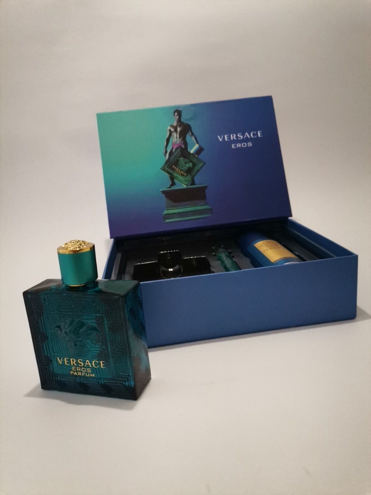 Мъжки парфюм VERSACE EROS