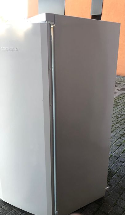 Продавам вертикален фризер Liebherr  – 350 лв