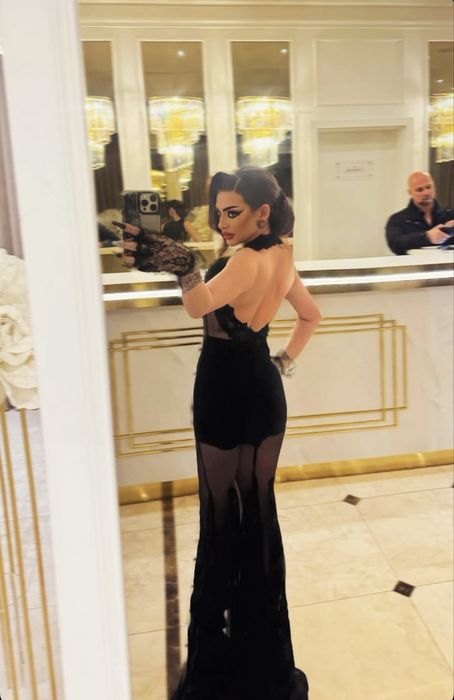 Rochie de seară neagră din dantela facuta la comanda tull