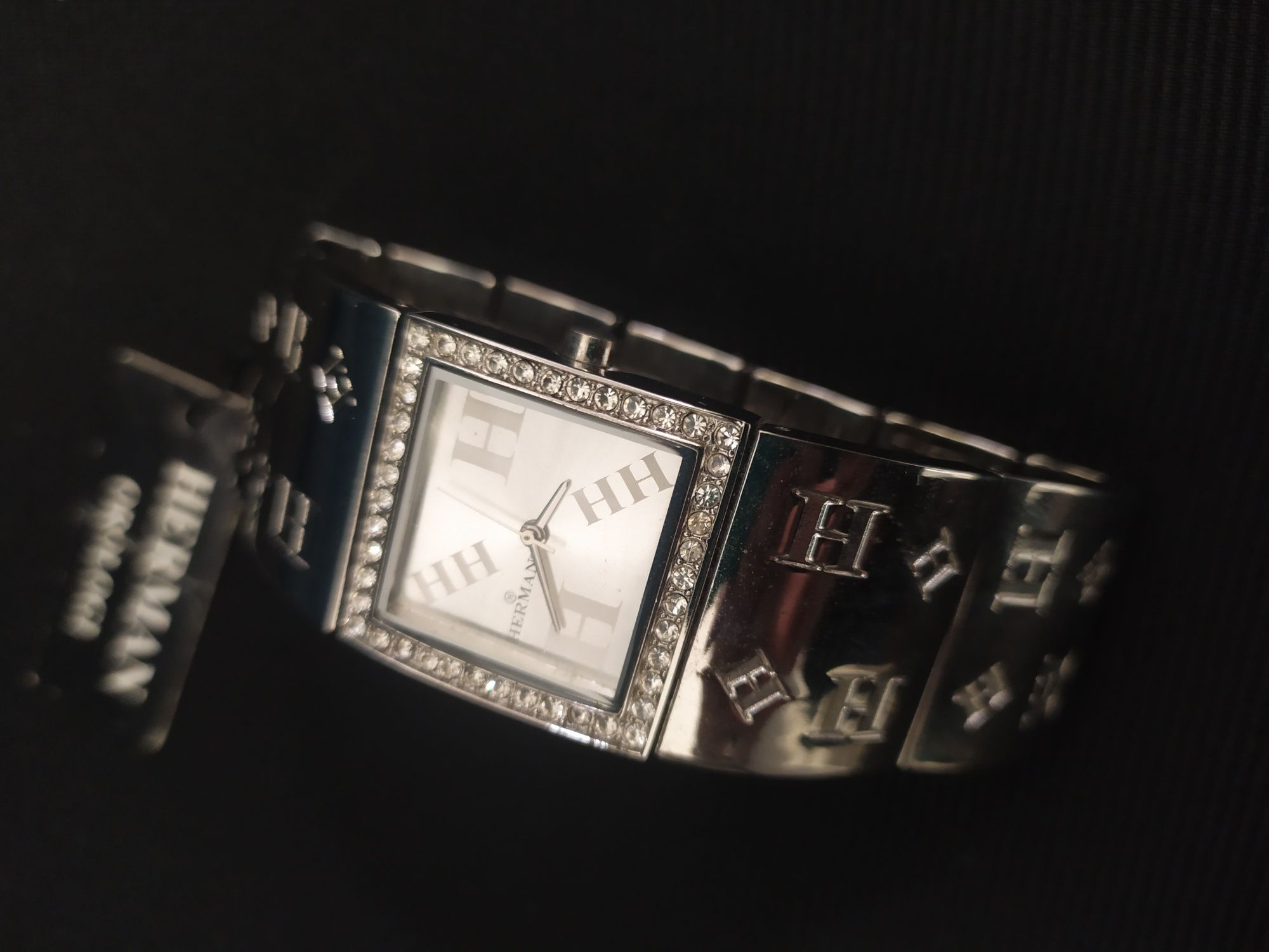 Дамски ръчен часовник тип гривна Herman Orologi
