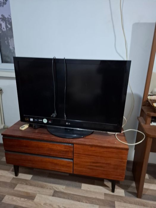 Телевизор LG + тумба в подарок