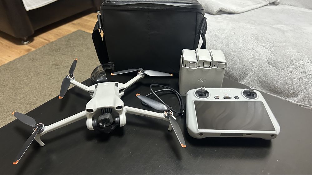 Продам дрон/квадрокоптер DJI Mini 3 RC Fly More combo