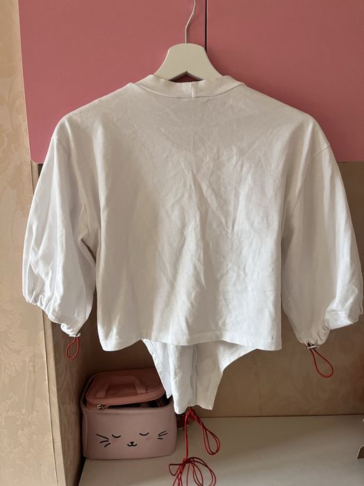 Бяла тениска с камъни и принт Nikol Collection