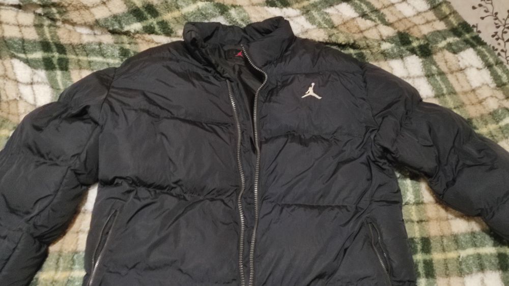 Яке Jordan ,оригинално мъжко яке с гъши пух. Размер ххл. Бартери не ме