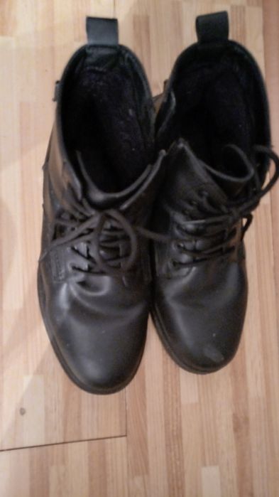 Продам зимние ботинки