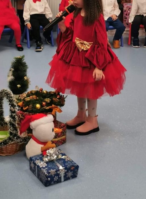 Rochita fetita 4-5 ani