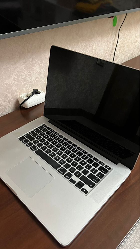 Macbook Pro  (Retina, 15-inch, mid 2015)