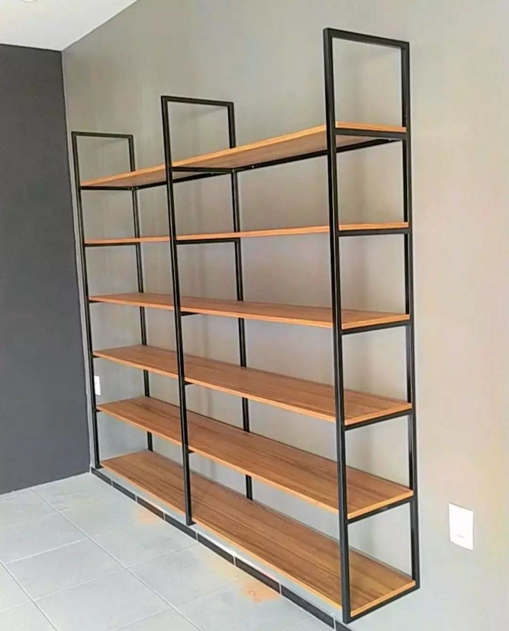Stelaj/javon/loft uslubidagi metall konstruksa