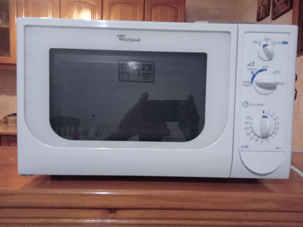 Микровълнова фурна Whirlpool като нова