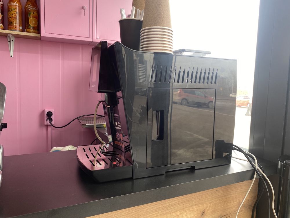 Обмен кофе машинку Polaris новый на кондитерский витринный