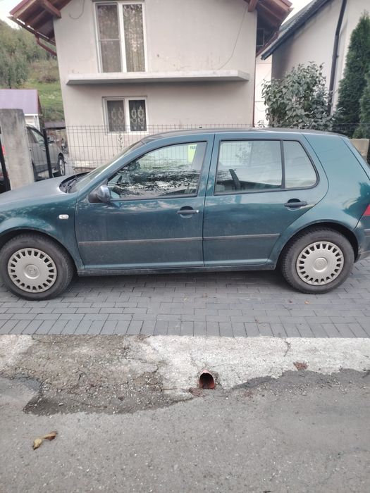 Vând Golf IV 2002