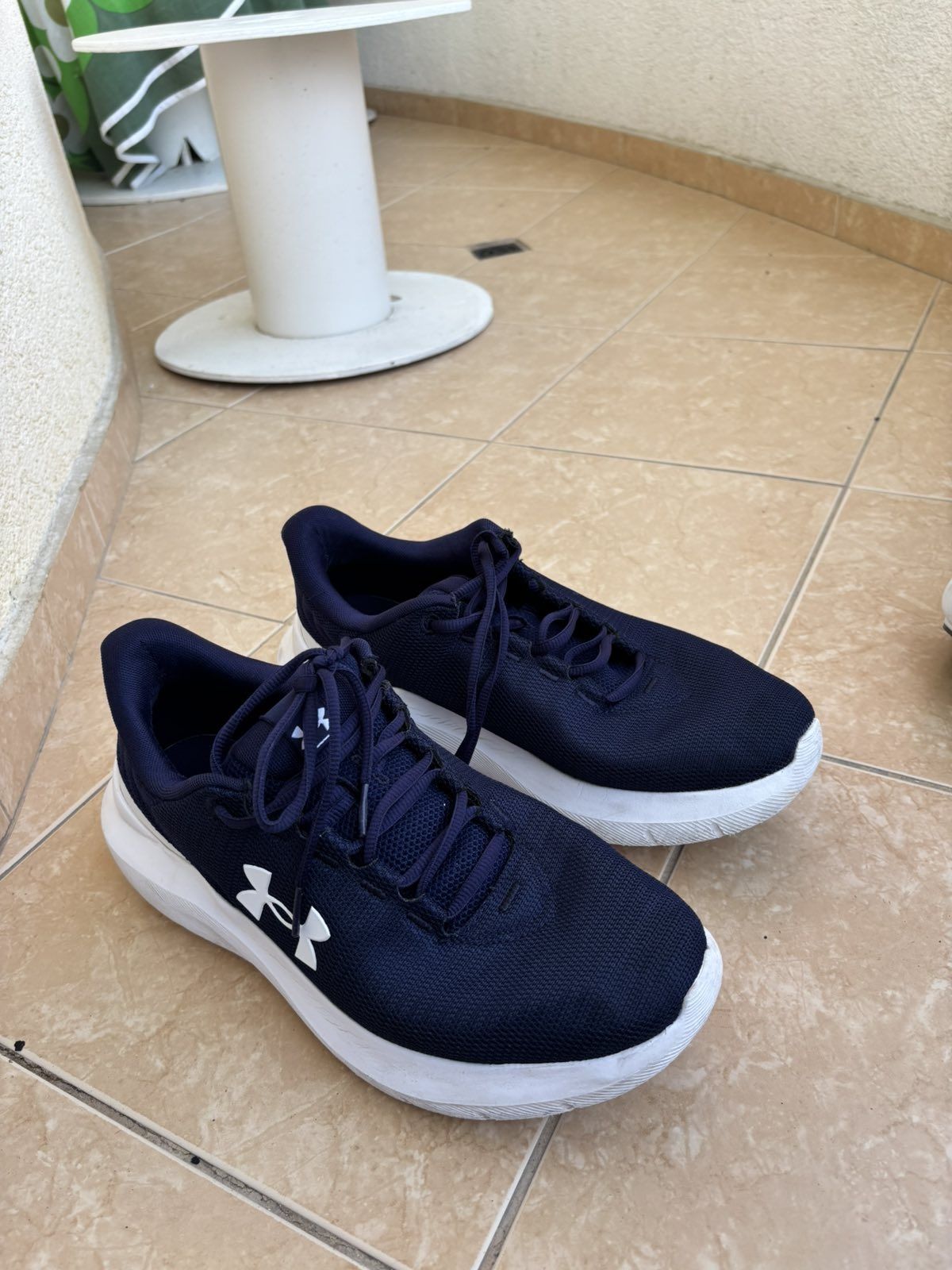 Маратонки under armor