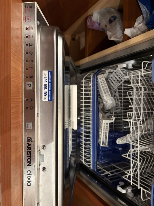 Masina de spalat vase Ariston, trebuie schimbat furtunul de alimentare