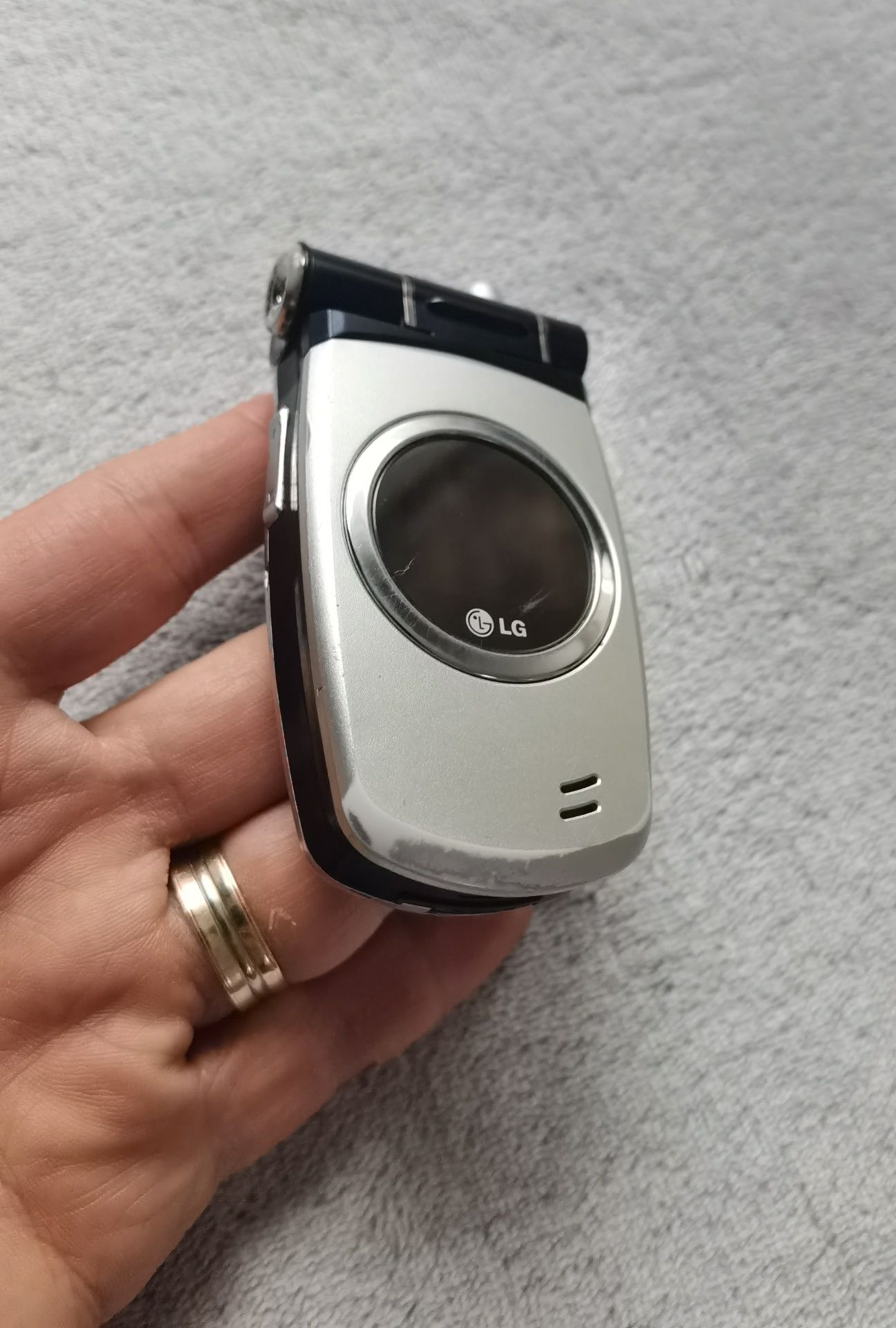 LG G7100 un telefon mai RAR