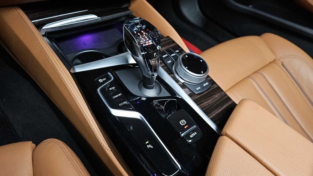 BMW 5-Series 520i M Sport   03