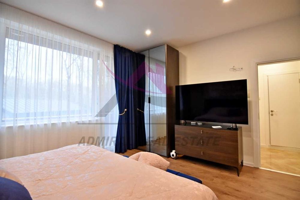 Ексклузивен -тристаен -Ален Мак