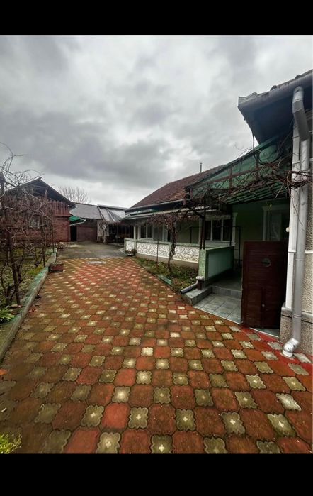 Vând casa în Hateg sau schimb cu apartament