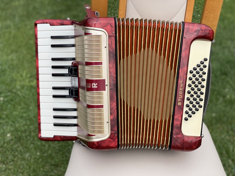 Acordeon Hohner Student 40  ca NOU !!