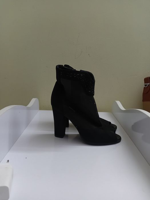 Pol sapog sotiladi zamsh