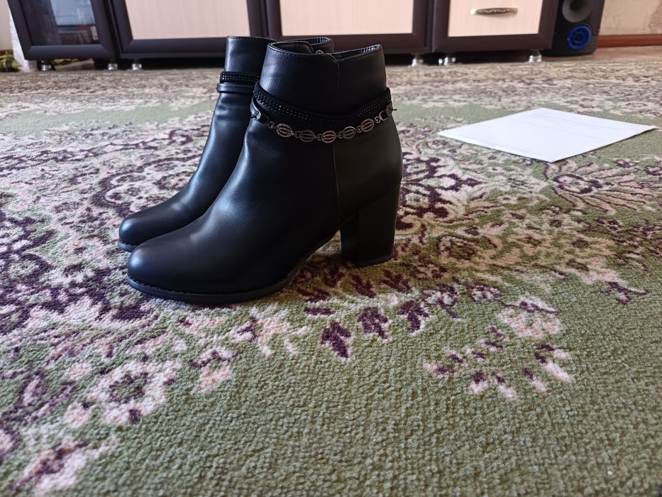 Продам женские осенние