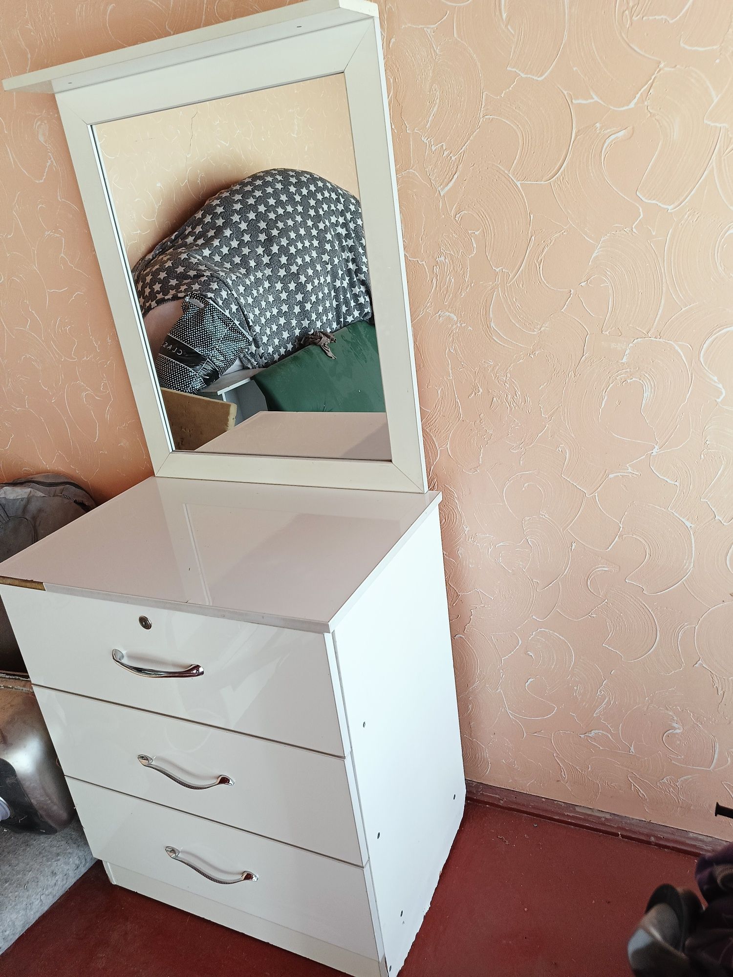 Bolalar xonasi uchun komod, o‘lcham 90×80×45 sm

Bolalar xonasi uchun