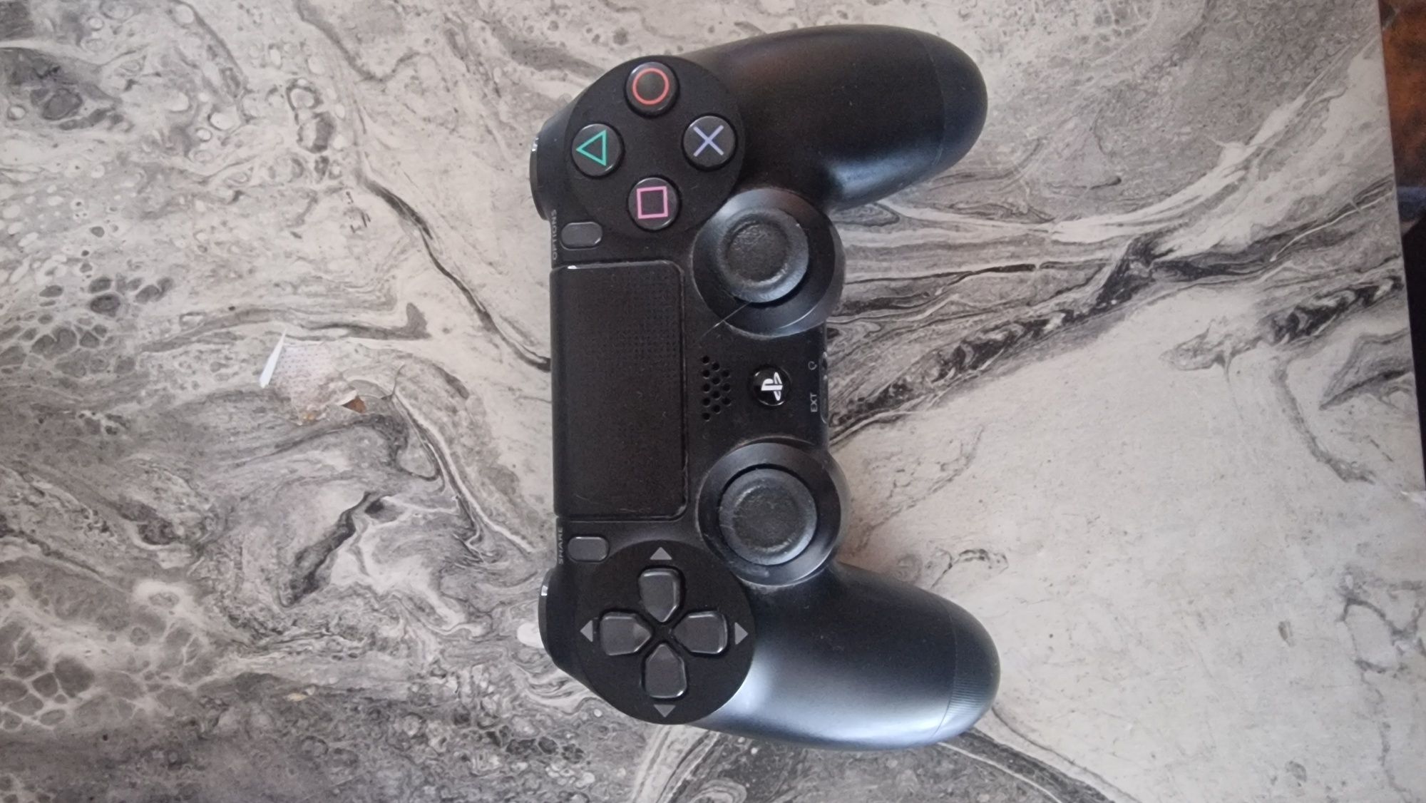 PS4 Pro + 1 контролер + 8 игри