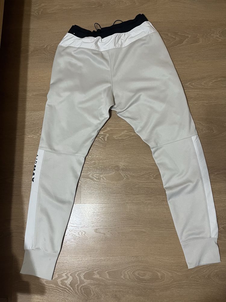 Pantaloni Nike air max marimea M