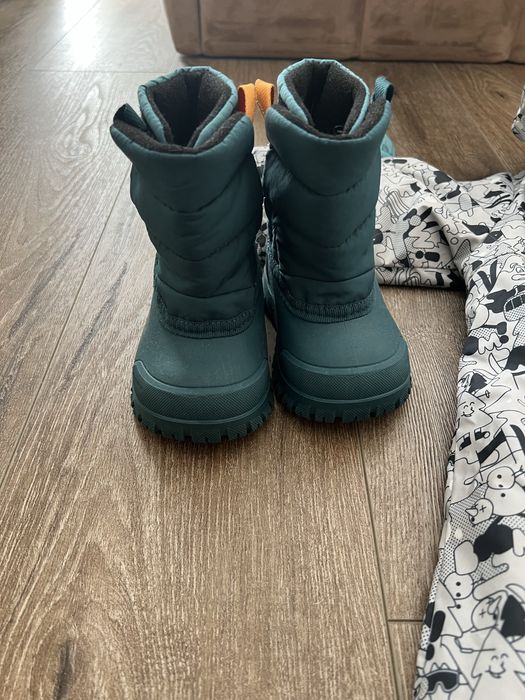 Salopeta de iarna/ combinezon + manusi + cizme Decathlon