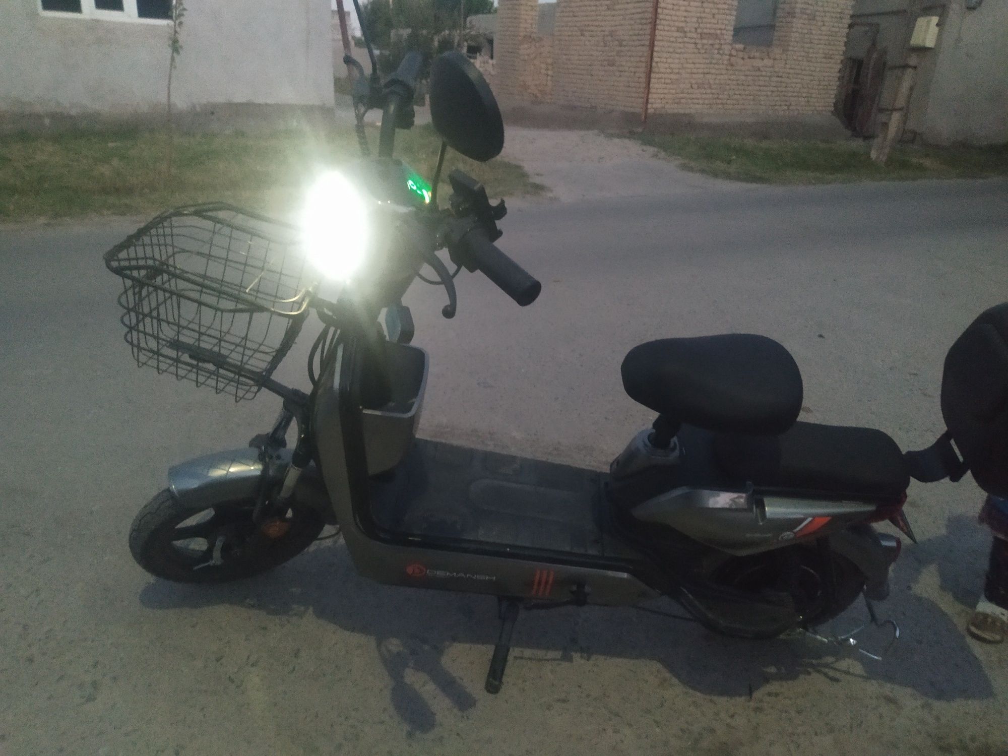 Elektro Skuter sotiladi yangi